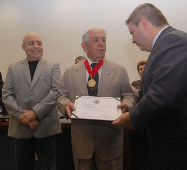 Desembargador Fernandes Filho recebe homenagem do Governo de Minas