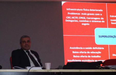Herbert Carneiro profere palestra em seminário no Pará