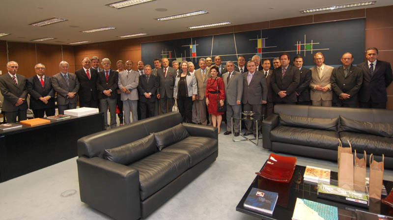 Desembargadores visitam governador em exercício
