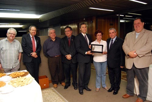 Amagis Saúde presta homenagem a Sueli Tréssia