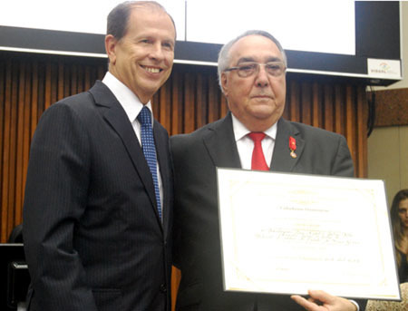 Desembargador Audebert Delage recebe título de cidadania de Belo Horizonte