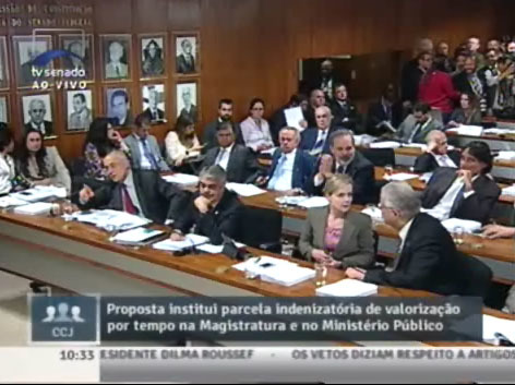 CCJ do Senado aprova PEC 63