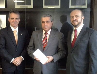 Presidente da Amagis recebe visita do deputado Gilberto Abramo e bispo Adilson Silva
