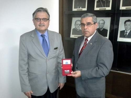 Herbert Carneiro recebe medalha dos 70 anos do Manifesto dos Mineiros