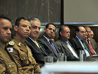 Magistrados participam de homenagem na Assembleia