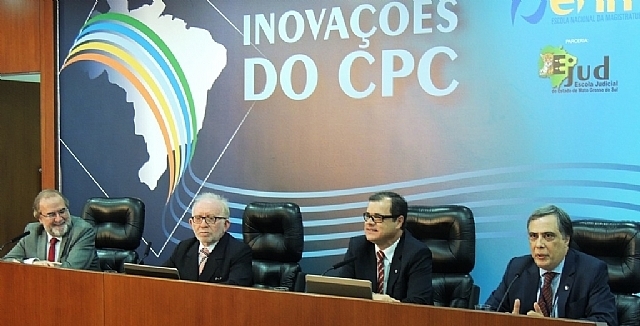 Juízes debatem inovações do CPC