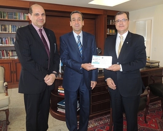 Presidente eleito do STJ visita AMB