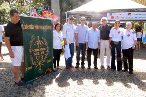 ‘Livro de Graça na Praça’, com apoio da Amagis, reúne 15 mil pessoas em BH