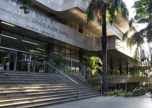 Fórum Lafayette é fechado após 30 passarem mal por suspeita de intoxicação
