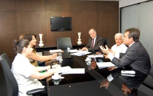 Comissão da Amagis discute estatutos das unidades sociais