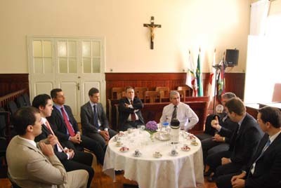 Presidente da Amagis reúne-se com juízes de Caratinga e região