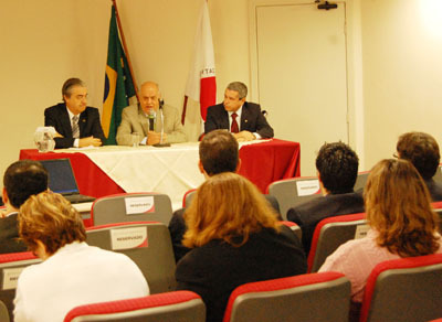 Palestra discute criminalidade para além do direito