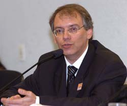 Juiz mineiro toma posse no CNJ