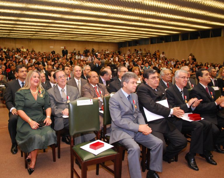 Membros do Judiciário recebem homenagem da Corregedoria