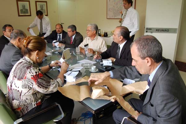 Junta Eleitoral libera cédulas para o interior