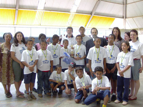 Projeto apoia crianças e adolescentes em Santos Dumont
