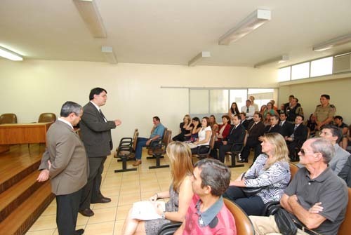 Amagis realiza ato de desagravo em defesa de juíza