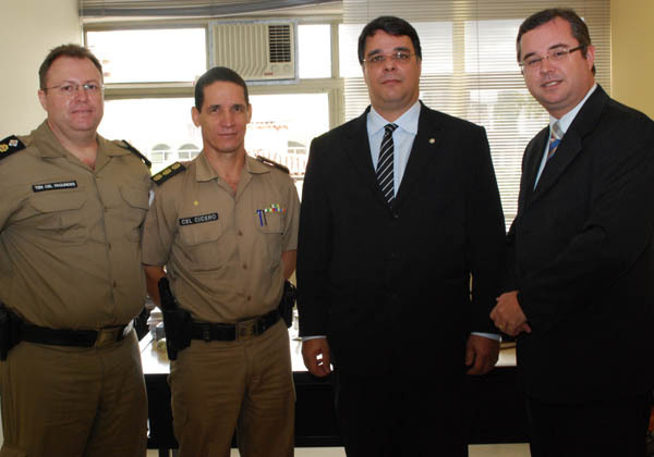 Amagis recebe visita de cortesia do comando de policiamento da capital