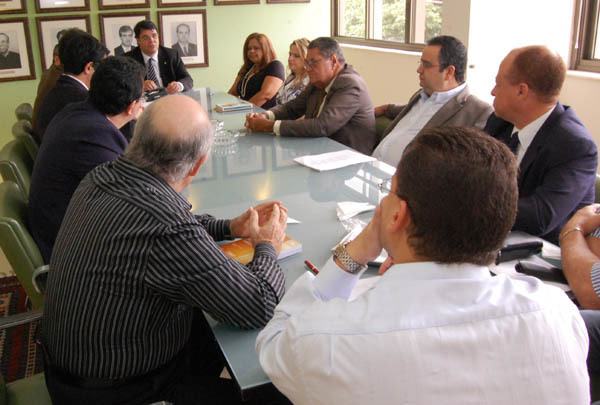 Nova diretoria realiza primeira reunião
