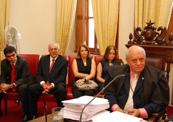 Reynaldo Ximenes recebe homenagem por sua aposentadoria
