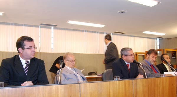 Magistrados debatem Apac na Assembleia