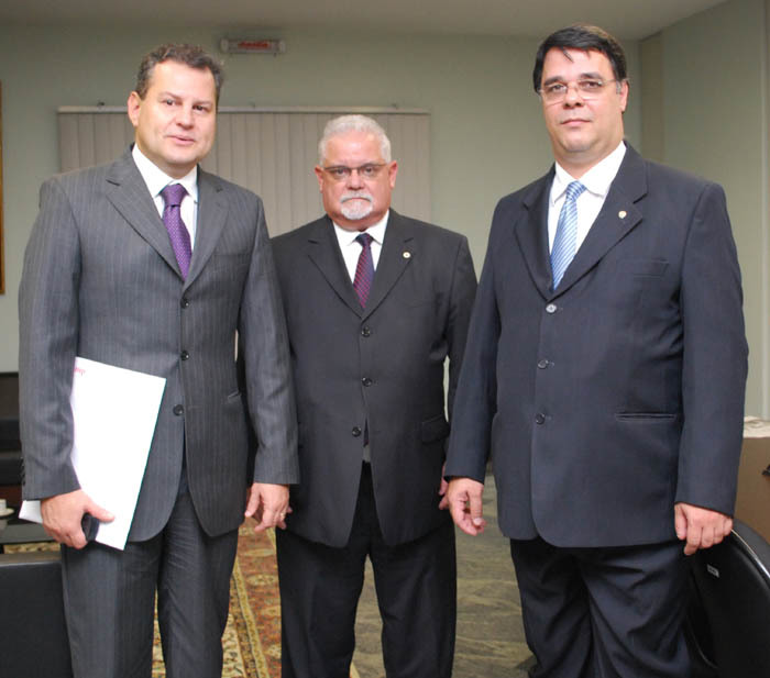 Amagis e AMMP reúnem-se com advogado-geral do Estado de MG