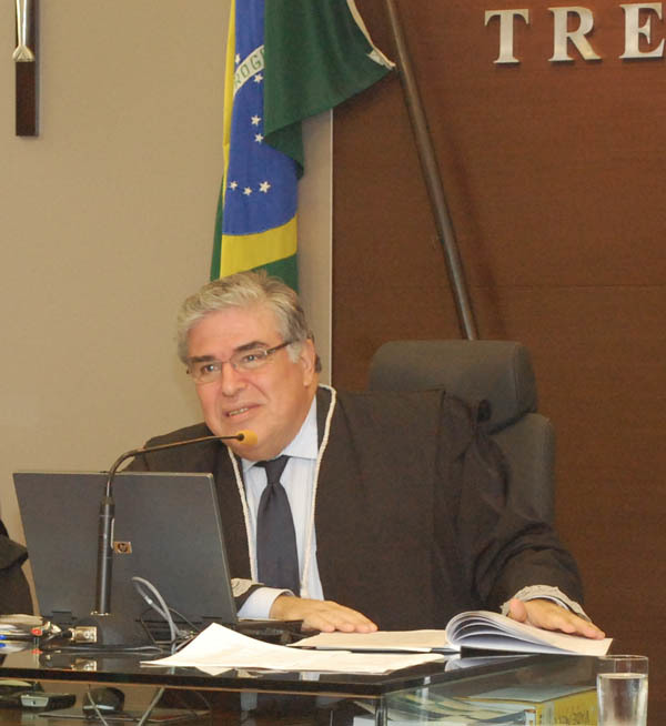 TRE e Ministério Público assinam convênio para garantir voto dos presos provisórios