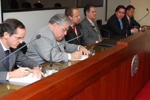 TRE assina convênio para garantir voto do preso provisório