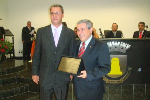 Desembargador Herbert Carneiro recebe homenagem em Almenara