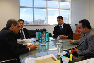 Amagis visita procuradoria-geral do município