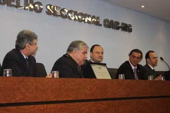 Presidente do TRE é homenageado pela OAB/MG