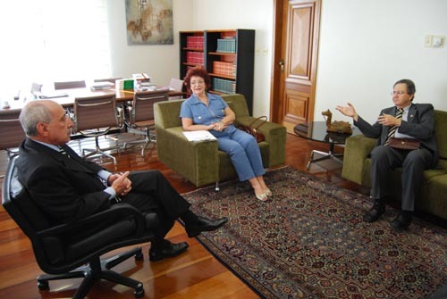 Diretores da Amagis levam reivindicações das pensionistas ao TJ