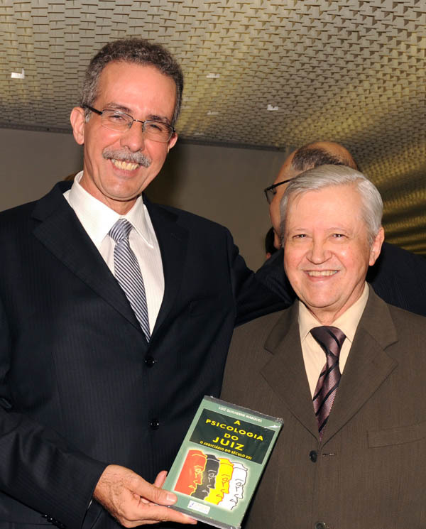 A Psicologia dos Juízes é tema de livro lançado no STJ