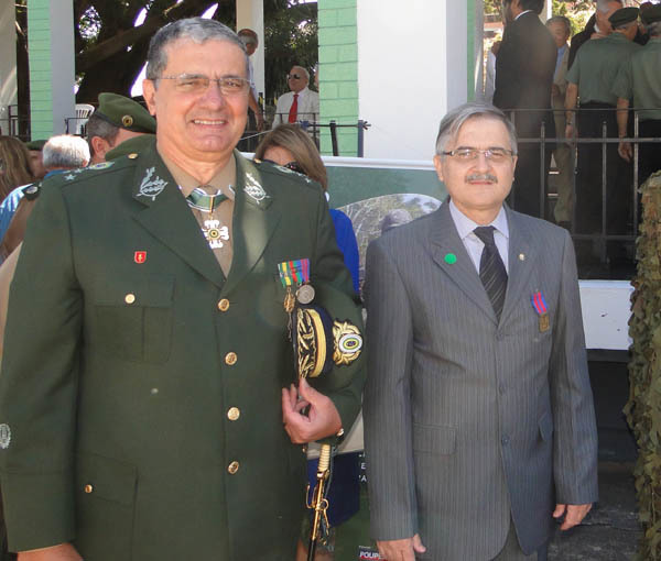 Juiz é homenageado pelo Exército