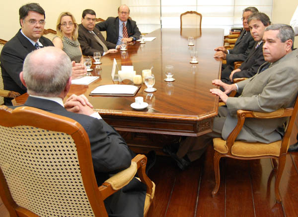 Diretoria reúne-se com presidente do TJMG