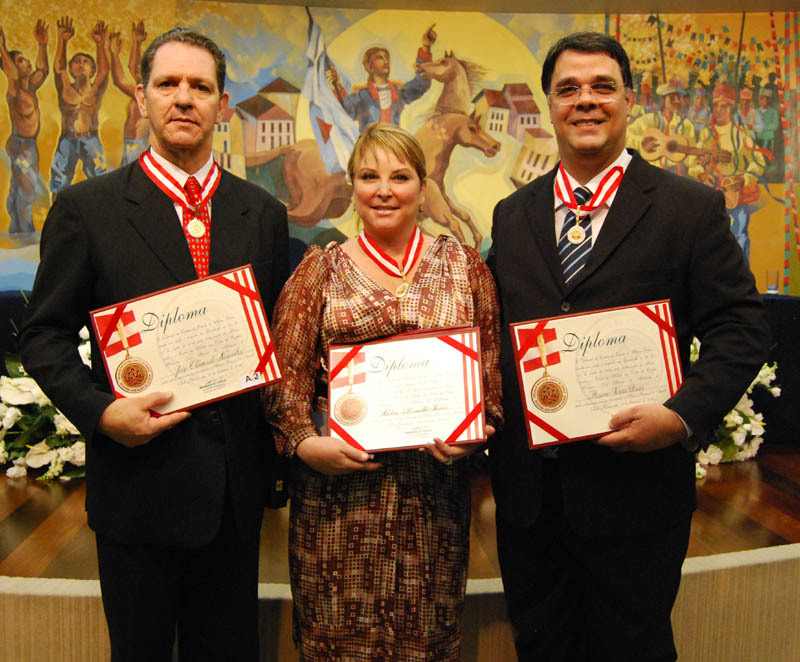 Autoridades recebem honraria do TCE-MG