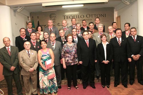 Juiz recebe Comenda Teófilo Otoni