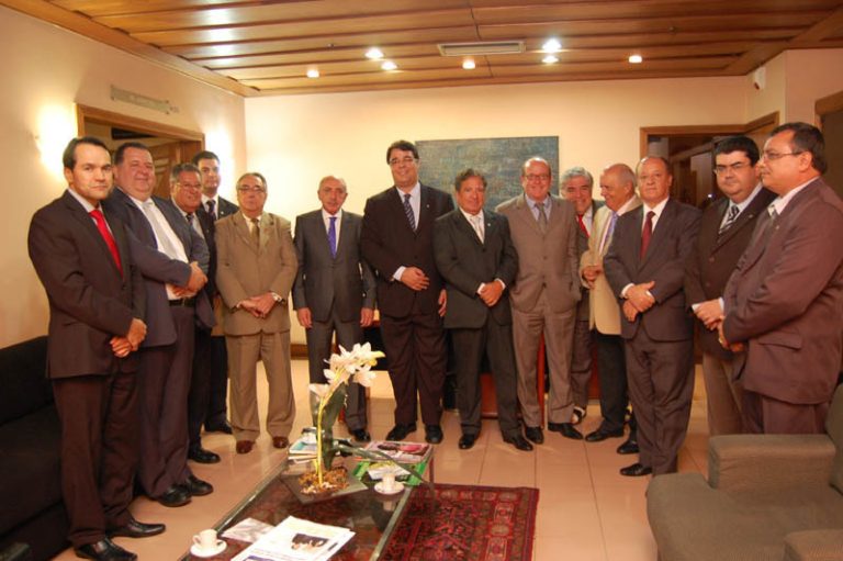 Amagis leva reivindicações ao presidente do TJMG