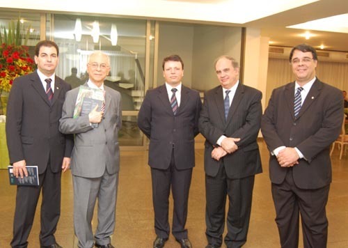 Amagis recebe juiz da Corte Internacional de Haia