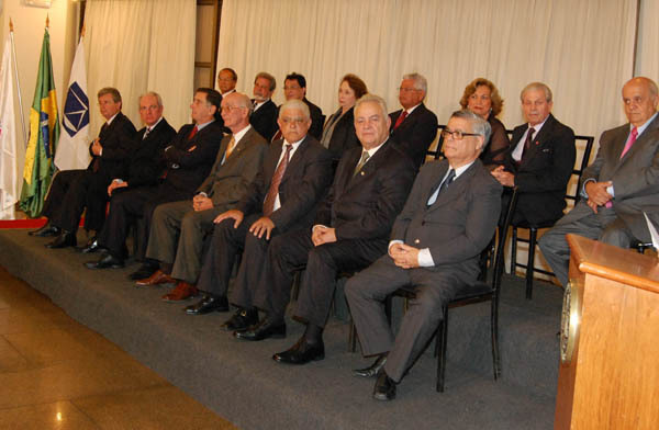 Magistrados aposentados são homenageados pela Amagis