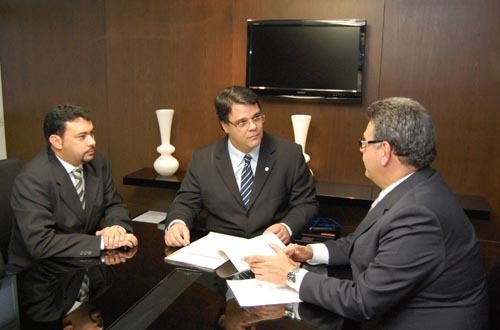 Controlador-geral de Minas visita presidente da Amagis
