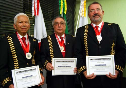 Magistrados tomam posse na Academia de Letras do Brasil