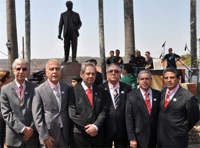 Magistrados recebem medalha JK