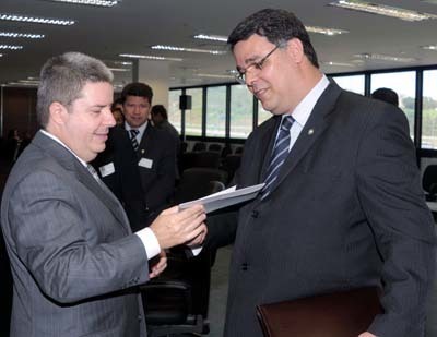 Presidente da Amagis convida governador de Minas para jantar da Magistratura
