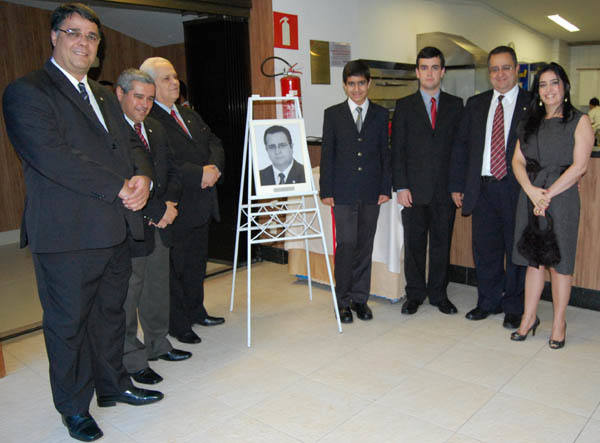 Amagis inaugura foto de Nelson Missias na galeria de ex-presidentes