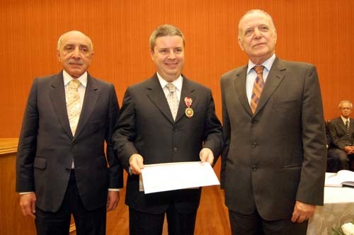Antonio Anastasia é o primeiro governador a receber Medalha Hélio Costa