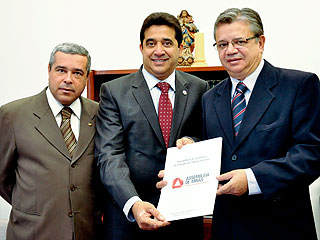 Deputado visita 2º vice-presidente do TJ