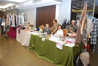 Bazar começa com oportunidade de adquirir presentes e ajudar instituição
