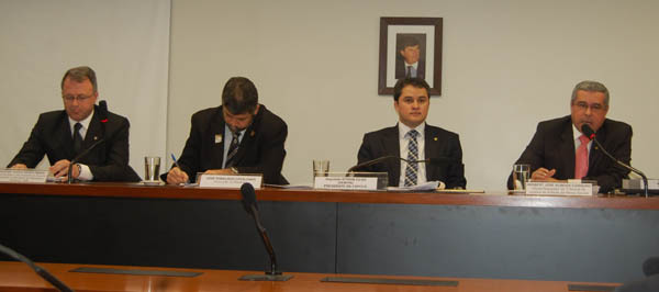 AMB e MP reprovam projeto que pune juízes em audiência na Câmara