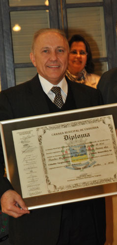 Juiz recebe título de cidadão honorário
